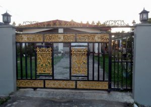 mansion-gate